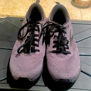 Brooks Revel 5 Mens Size 10 knitted Dark Grey/black